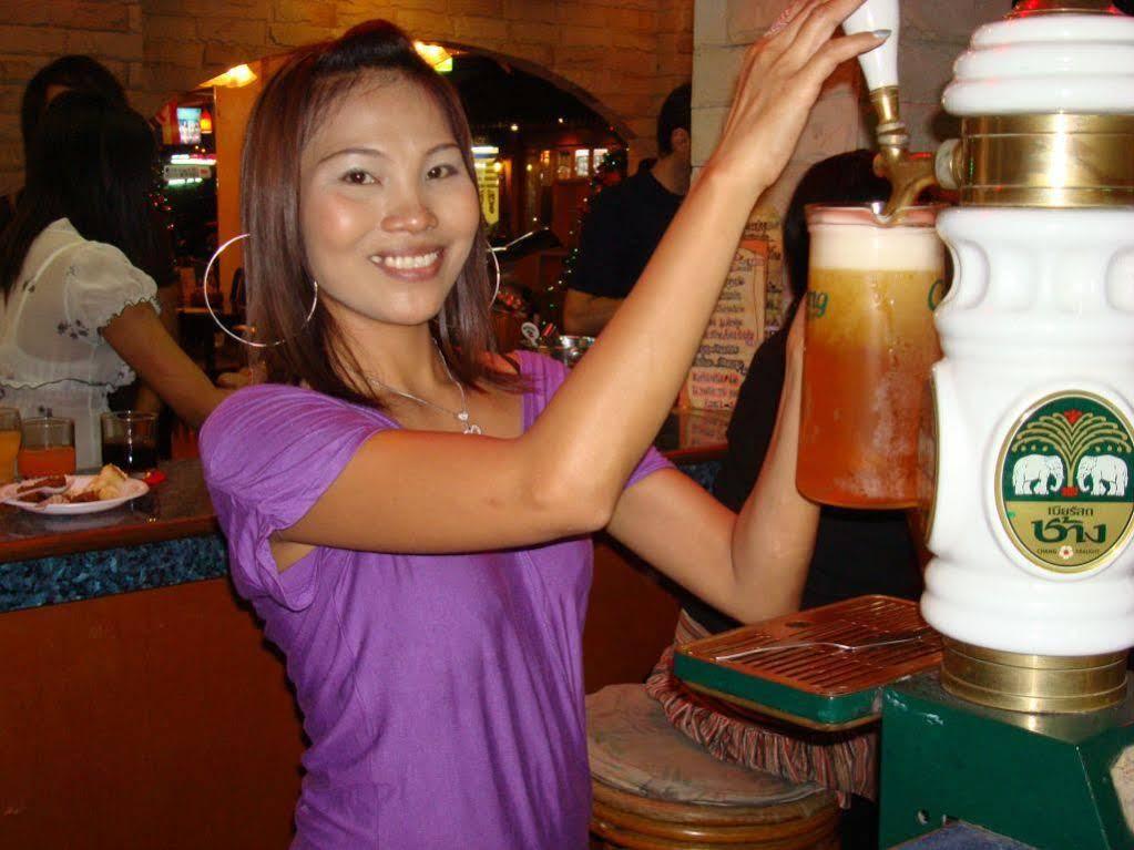 Riviera Beach Pattaya Buitenkant foto